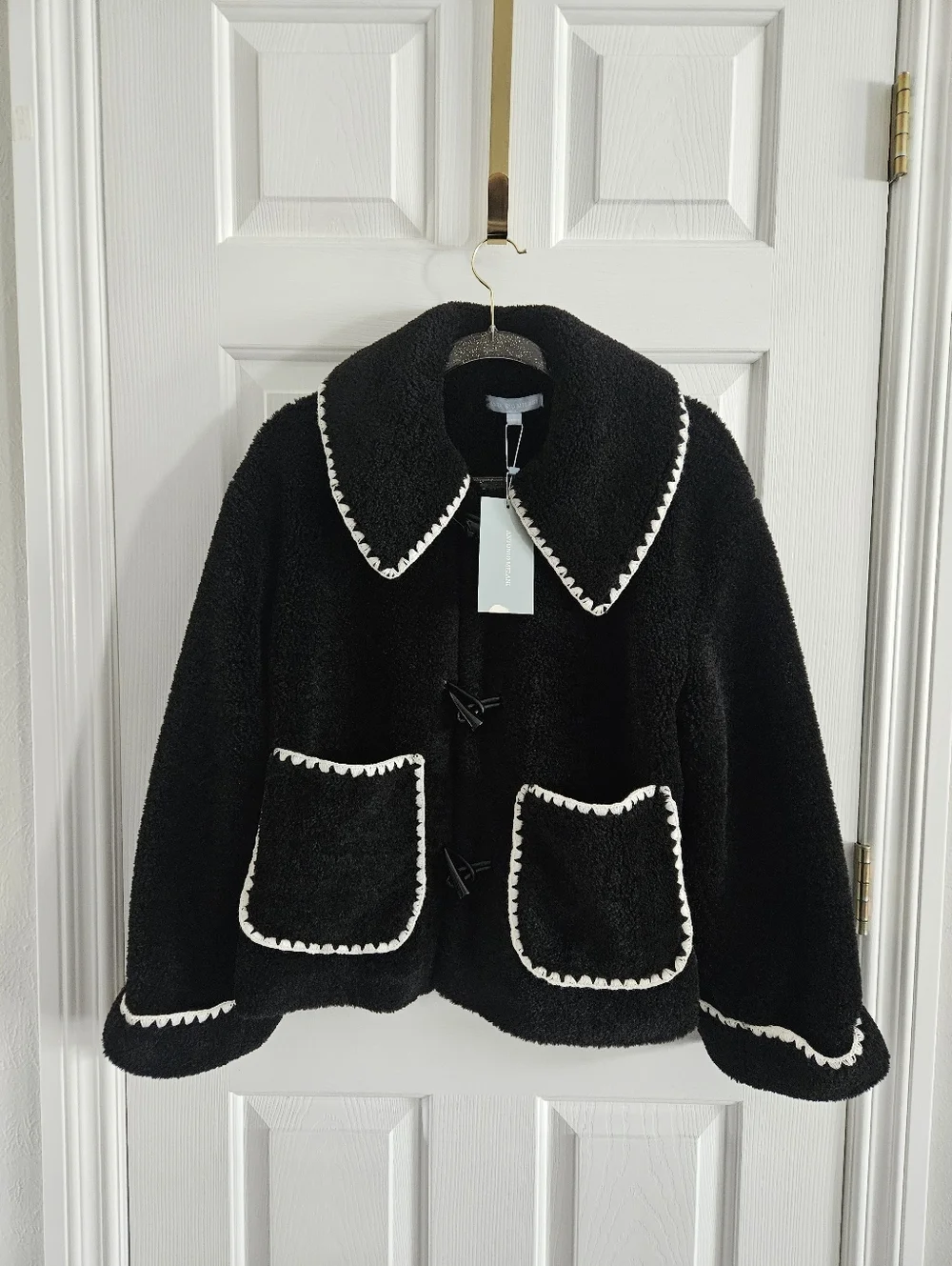 NWT Antonio Melani Contrast Stitching Shearling Teddy Jacket- Black